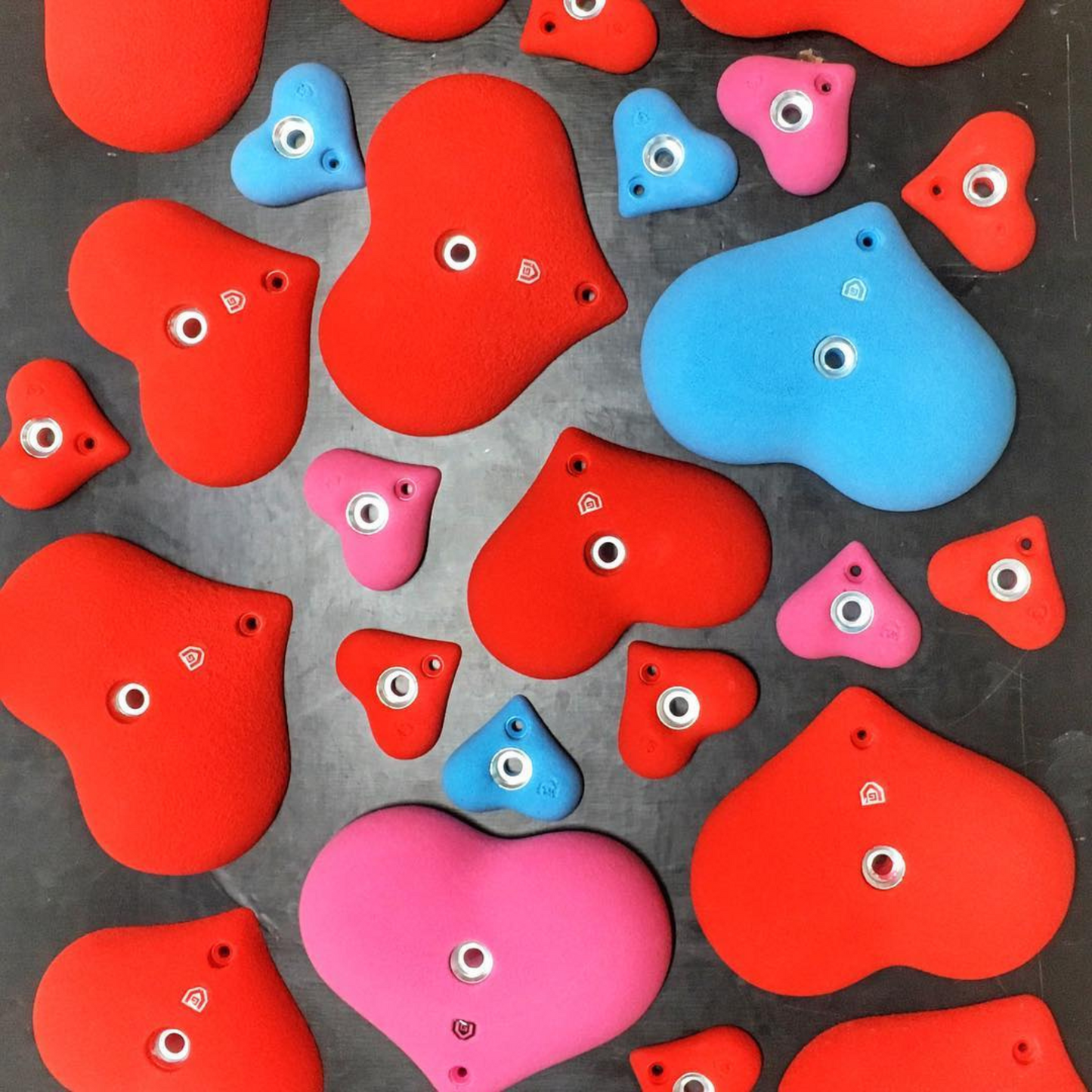 Virgin Grip Hearts Boulder Kit an Kletterwand